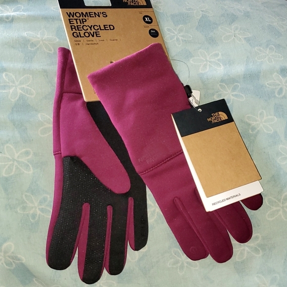 THE NORTH FACE Etip Touchscreen Compatible Winter Gloves - Boysenberry - Picture 2 of 3